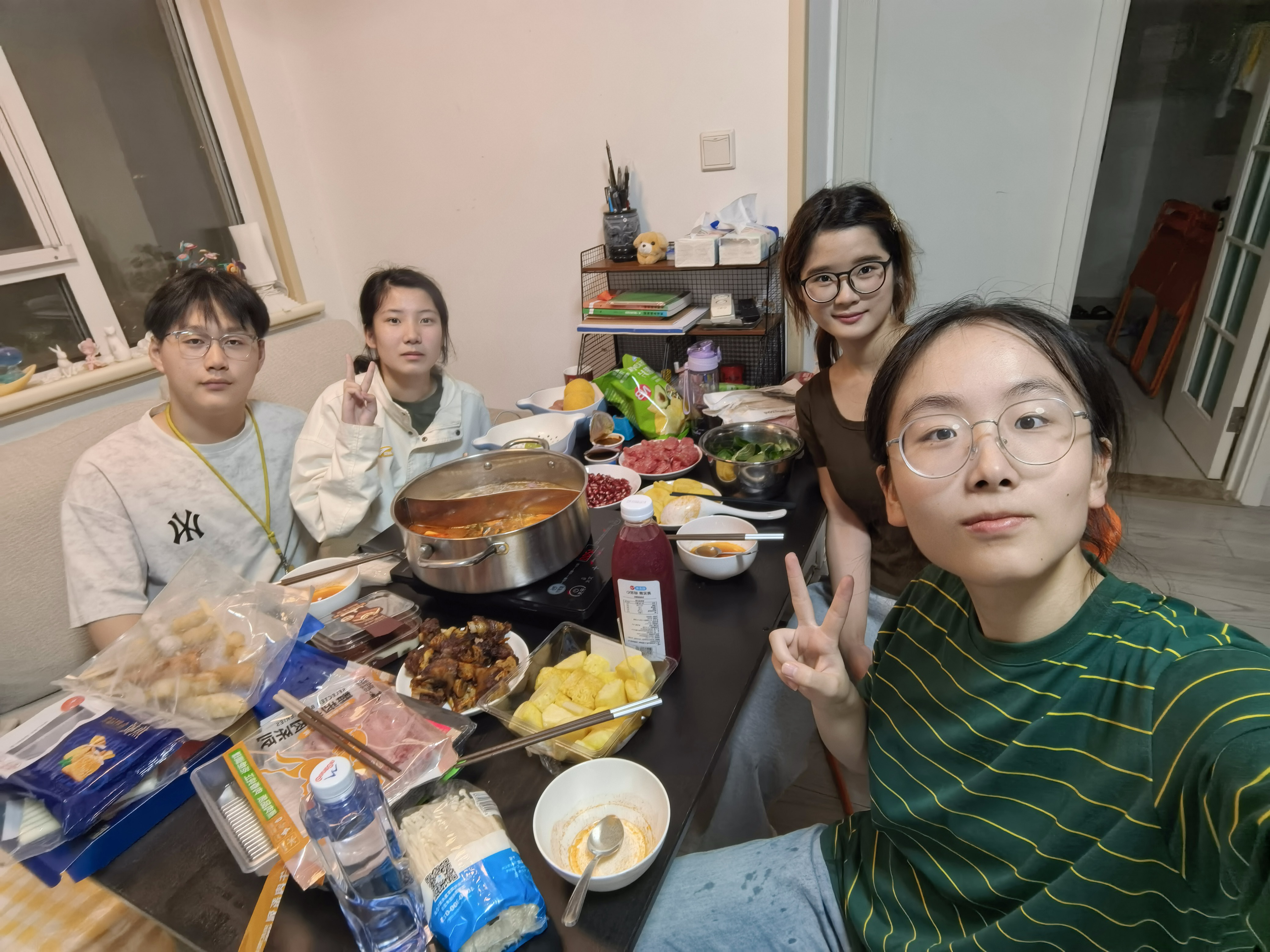 第五组聚餐合照
